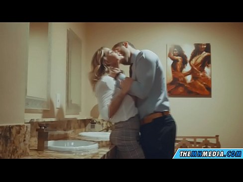 ❤️ کله چې یو ښکلی سپین رنګ تاسو په عامه تشناب کې جذبوي ️❌  ☑